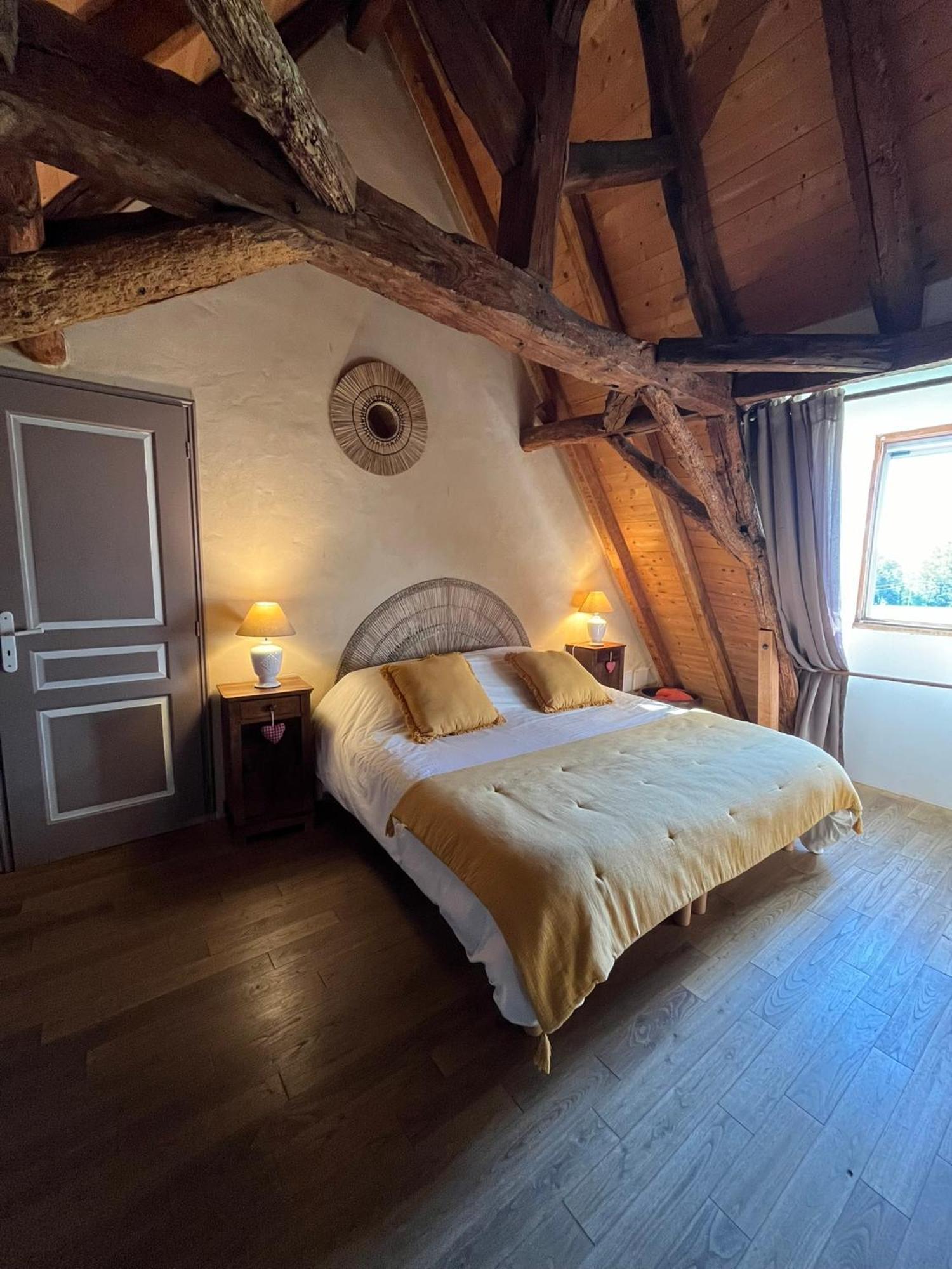 Chambre D'Hotes La Ferme De La Croix. Saint-Avit-Senieur Bagian luar foto
